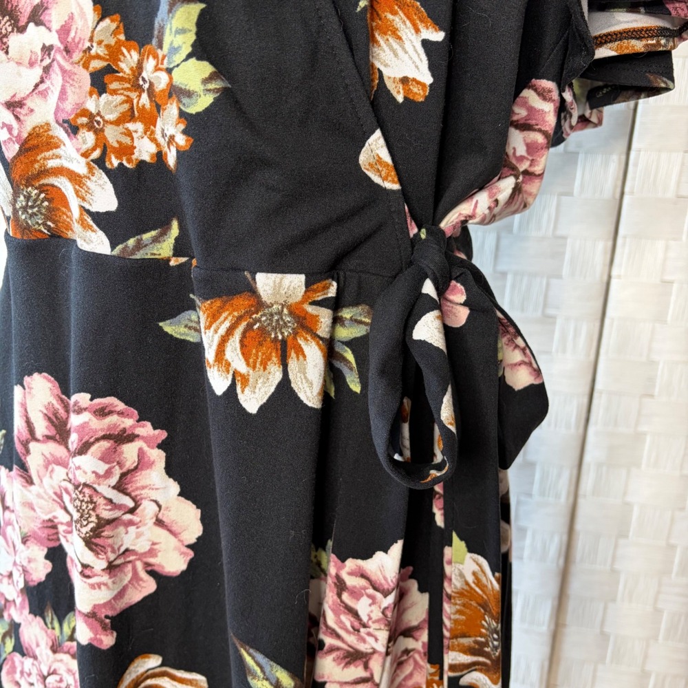 Fortune + Ivy Maxi Dress Black Floral High-Low Faux Wrap 1X Short Flutter Sleeve - Picture 5 of 9